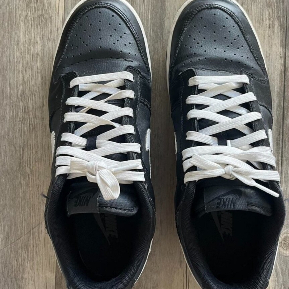 Men/Women 
US Shoe Size 4Y=5.5 women
=4 men's Black Nike Dunk Tennis Shoes